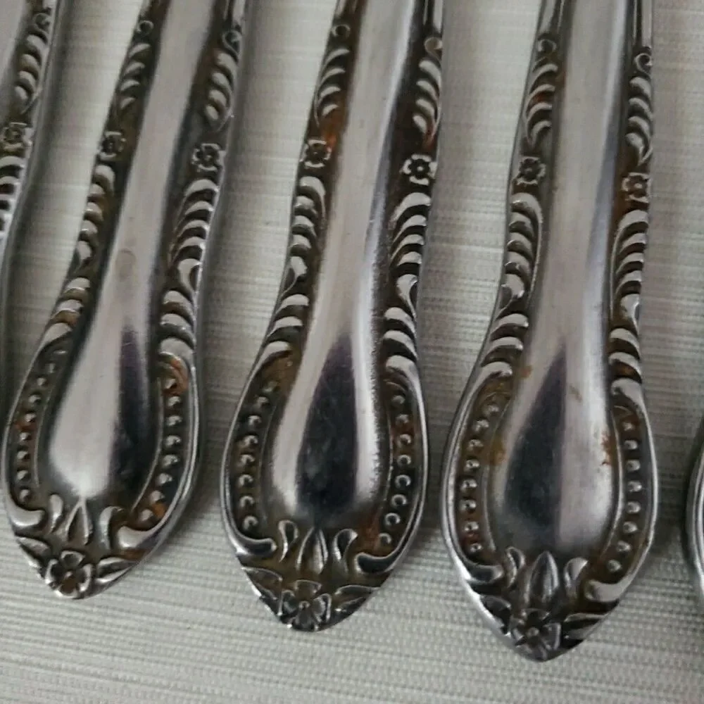 Columbia Stainless Dinner Knives Beaded Floral 8.5